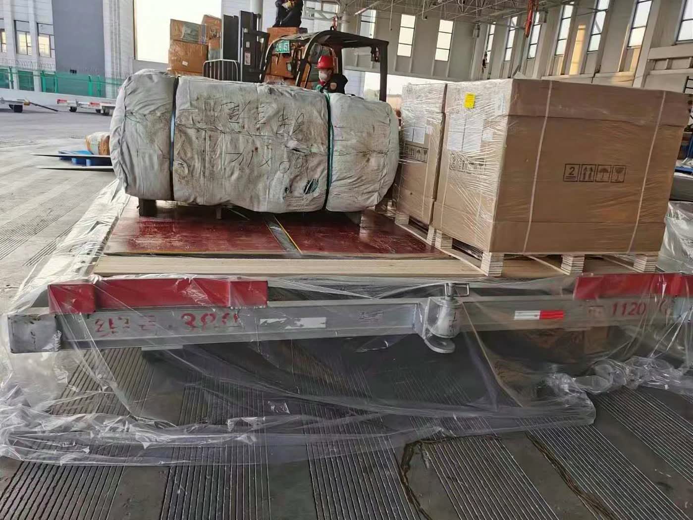 国际空运机场大货操作现场