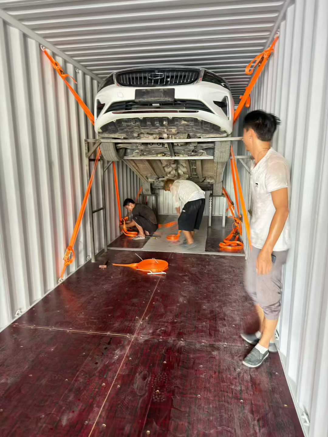 车辆拼箱固定架搭建