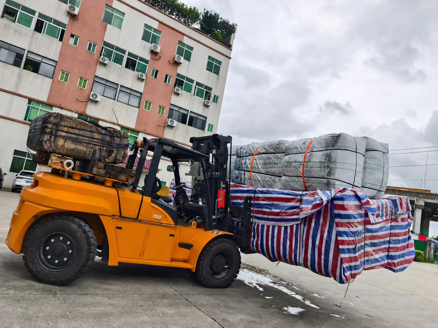 佛山拼箱仓库叉车收货现场